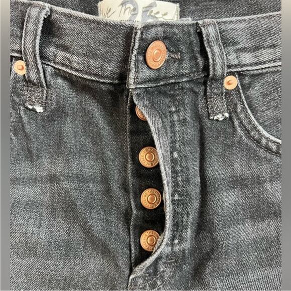 We The Free 100% Cotton Black Wash High Rise Jean Shorts w/ Fringe Hem - 26 - Picture 3 of 9